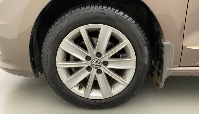 2016 Volkswagen Vento HIGHLINE PETROL AT, Petrol, Automatic, 87,911 km, Left Front Wheel