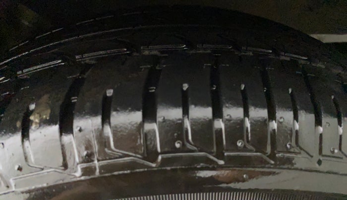 2016 Volkswagen Vento HIGHLINE PETROL AT, Petrol, Automatic, 87,911 km, Left Rear Tyre Tread