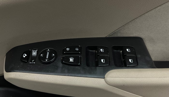 2019 Hyundai Verna 1.6 VTVT SX, Petrol, Manual, 65,450 km, Driver Side Door Panels Control