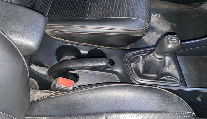 2022 Hyundai NEW I20 SPORTZ 1.2 MT, Petrol, Manual, 90,215 km, Gear Lever