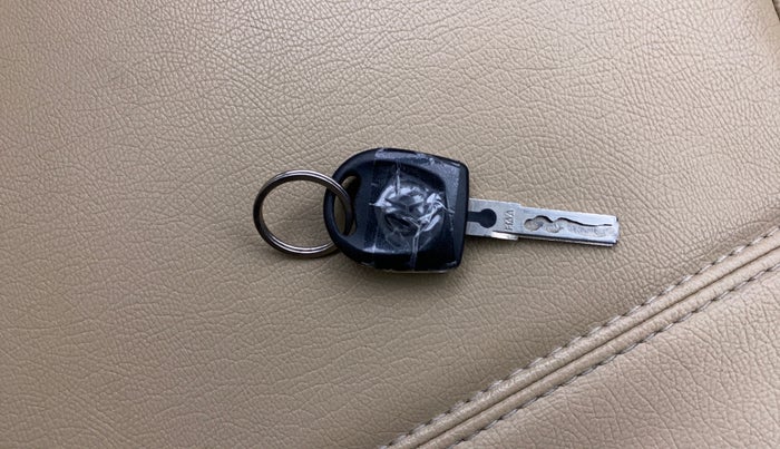 2018 Volkswagen Ameo TRENDLINE 1.0L, Petrol, Manual, 42,312 km, Key Close Up