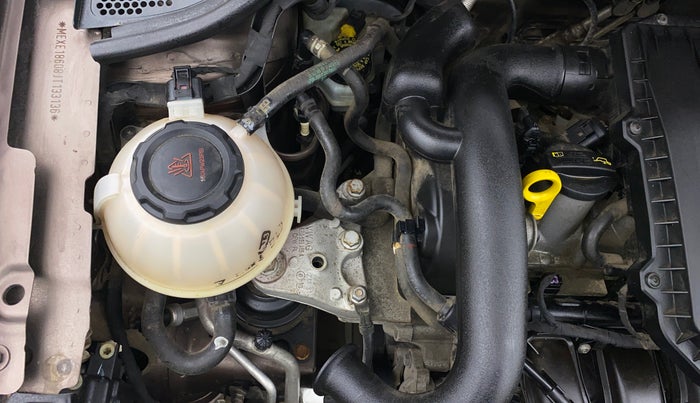 2018 Volkswagen Ameo TRENDLINE 1.0L, Petrol, Manual, 42,312 km, Engine View - Right