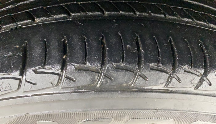 2018 Volkswagen Ameo TRENDLINE 1.0L, Petrol, Manual, 42,312 km, Right Front Tyre Tread