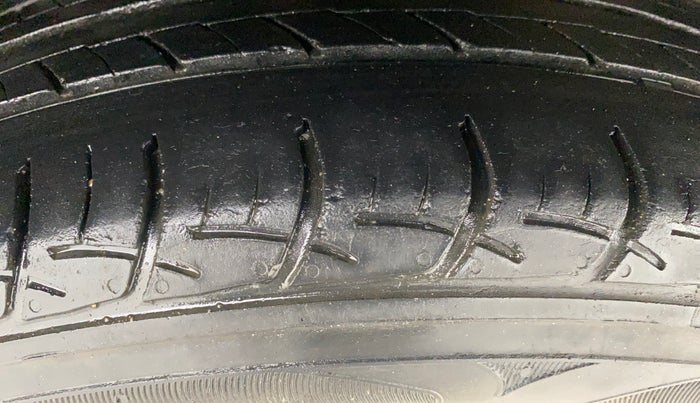 2018 Volkswagen Ameo TRENDLINE 1.0L, Petrol, Manual, 42,312 km, Right Rear Tyre Tread