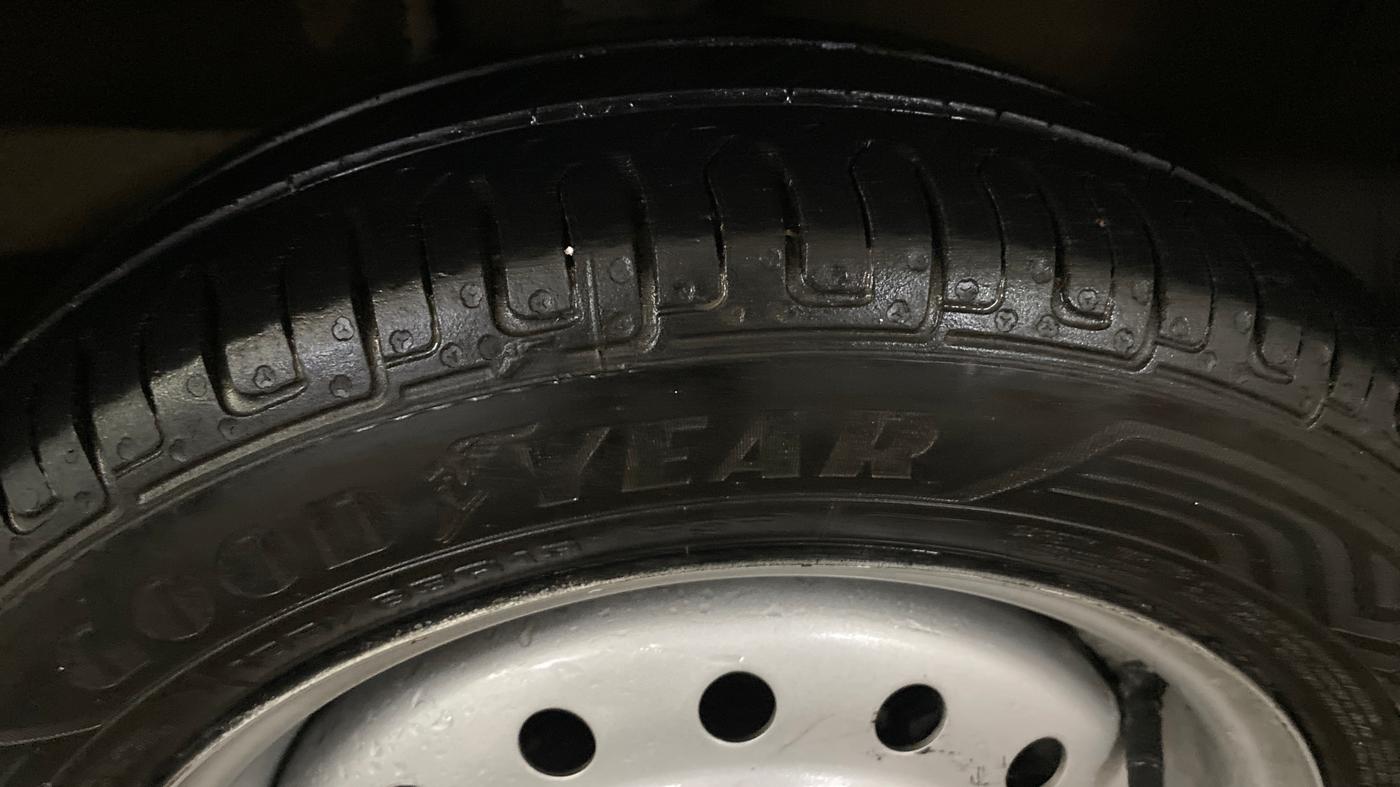 2015 Maruti Alto K10 VXI AMT, Petrol, Automatic, 85,113 km, Right Front Tyre Tread