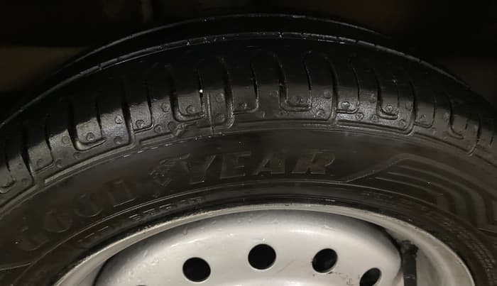 2015 Maruti Alto K10 VXI AMT, Petrol, Automatic, 85,113 km, Right Front Tyre Tread