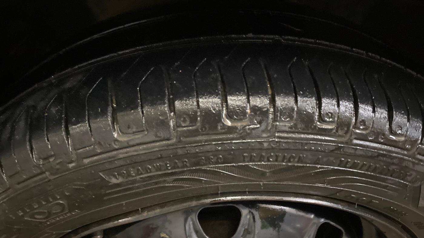 2015 Maruti Alto K10 VXI AMT, Petrol, Automatic, 85,113 km, Left Front Tyre Tread