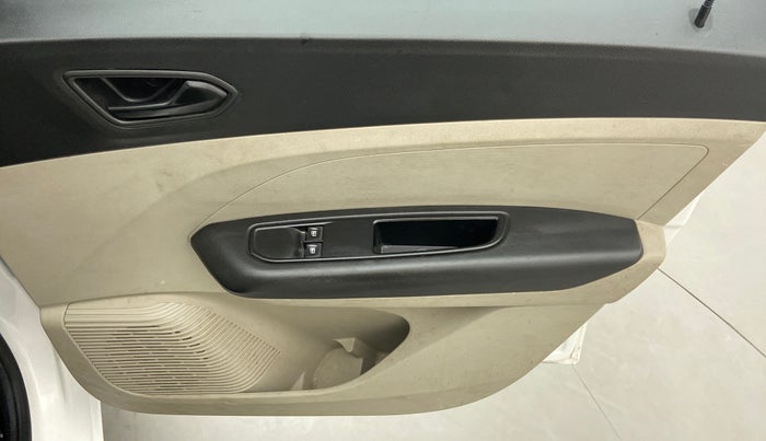 2020 Renault TRIBER 1.0 RXL PETROL, Petrol, Manual, 23,625 km, Driver Side Door Panels Control