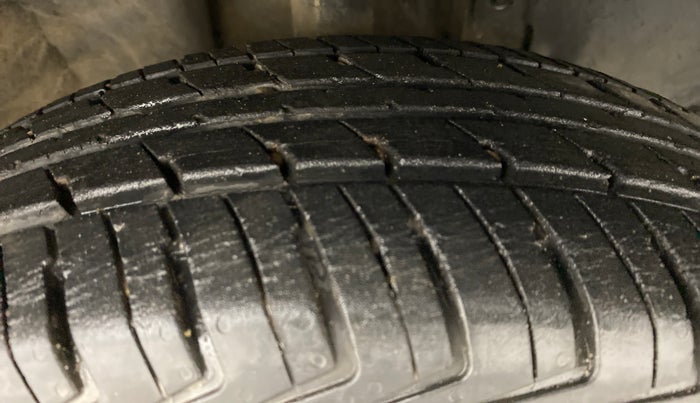 2017 Renault Kwid RXL, Petrol, Manual, 20,843 km, Right Front Tyre Tread