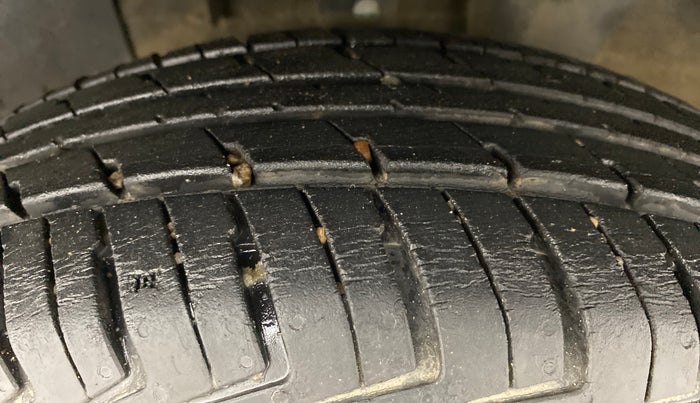 2017 Renault Kwid RXL, Petrol, Manual, 20,843 km, Left Front Tyre Tread