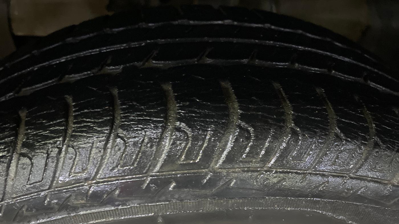 2015 Ford Figo Aspire TITANIUM PLUS 1.2 PETROL, Petrol, Manual, 73,930 km, Left Front Tyre Tread