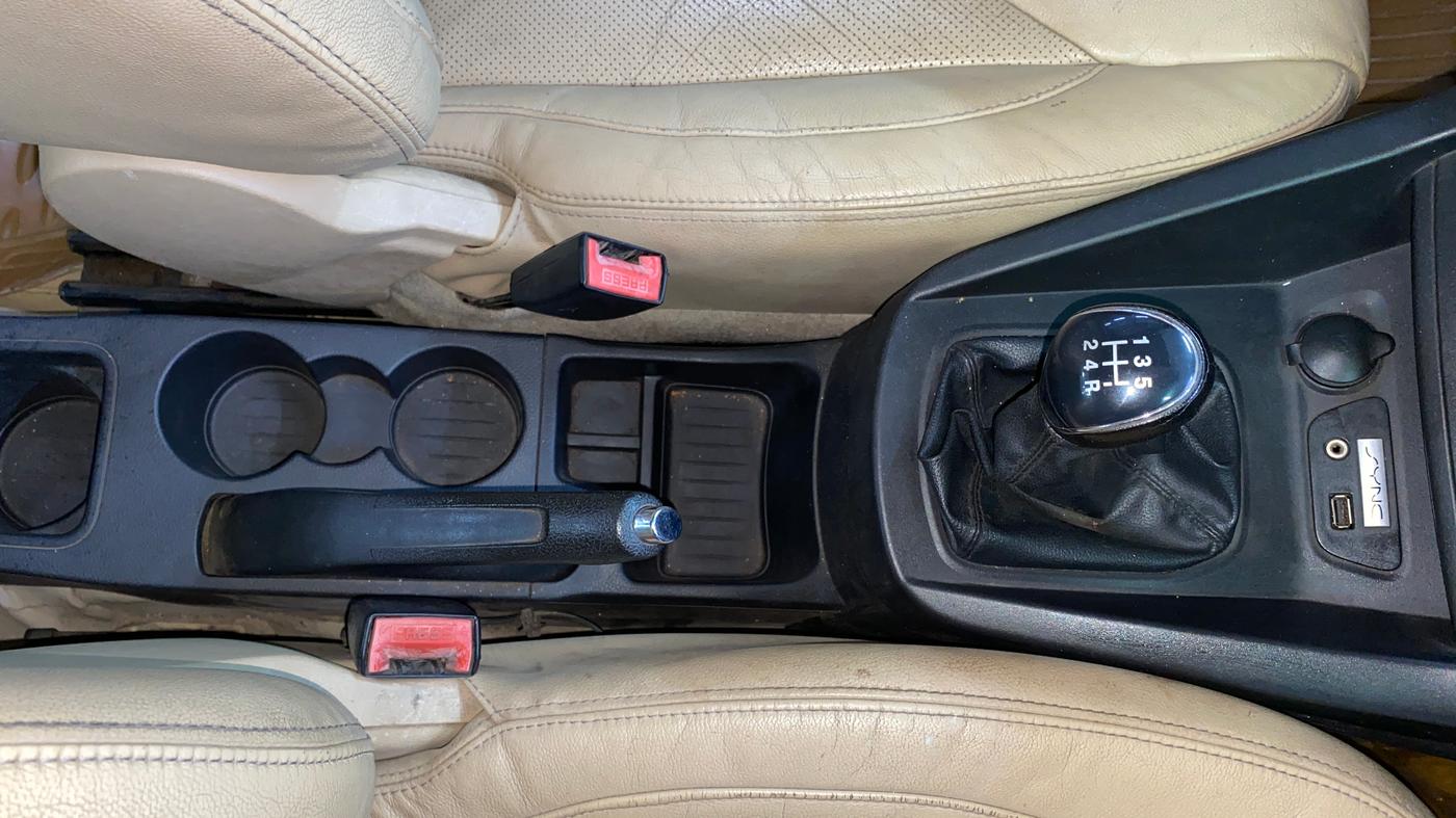 2015 Ford Figo Aspire TITANIUM PLUS 1.2 PETROL, Petrol, Manual, 73,930 km, Gear Lever