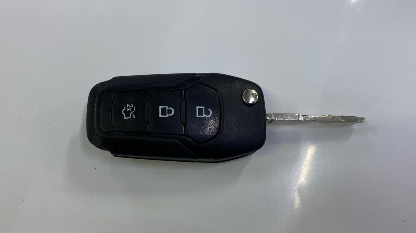 2015 Ford Figo Aspire TITANIUM PLUS 1.2 PETROL, Petrol, Manual, 73,930 km, Key Close Up