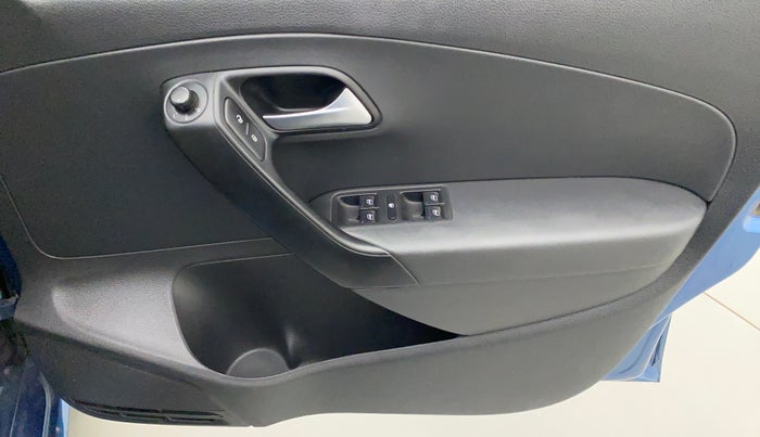 2017 Volkswagen Polo COMFORTLINE 1.2L, Petrol, Manual, 72,894 km, Driver Side Door Panels Control