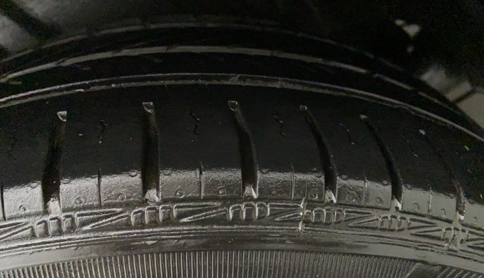 2017 Volkswagen Polo COMFORTLINE 1.2L, Petrol, Manual, 72,894 km, Left Rear Tyre Tread