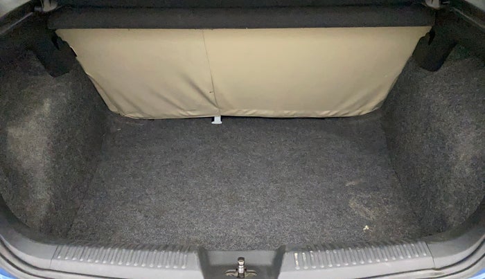 2017 Volkswagen Polo COMFORTLINE 1.2L, Petrol, Manual, 72,894 km, Boot Inside