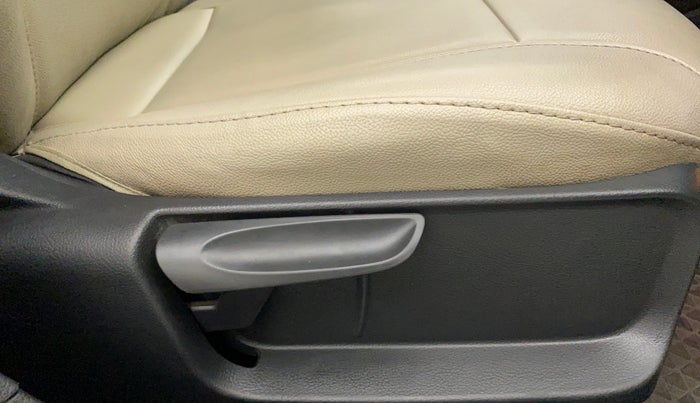 2017 Volkswagen Polo COMFORTLINE 1.2L, Petrol, Manual, 72,894 km, Driver Side Adjustment Panel