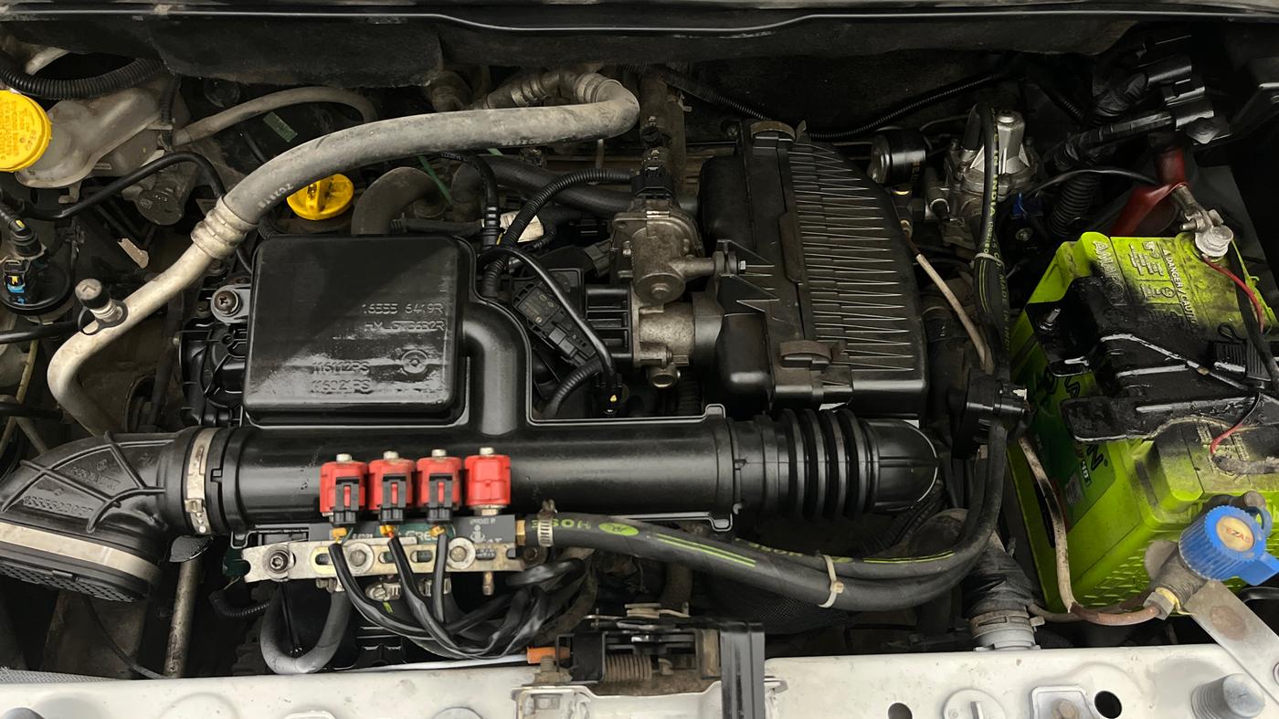 2019 Renault TRIBER RXZ, CNG, Manual, 31,175 km, Engine View