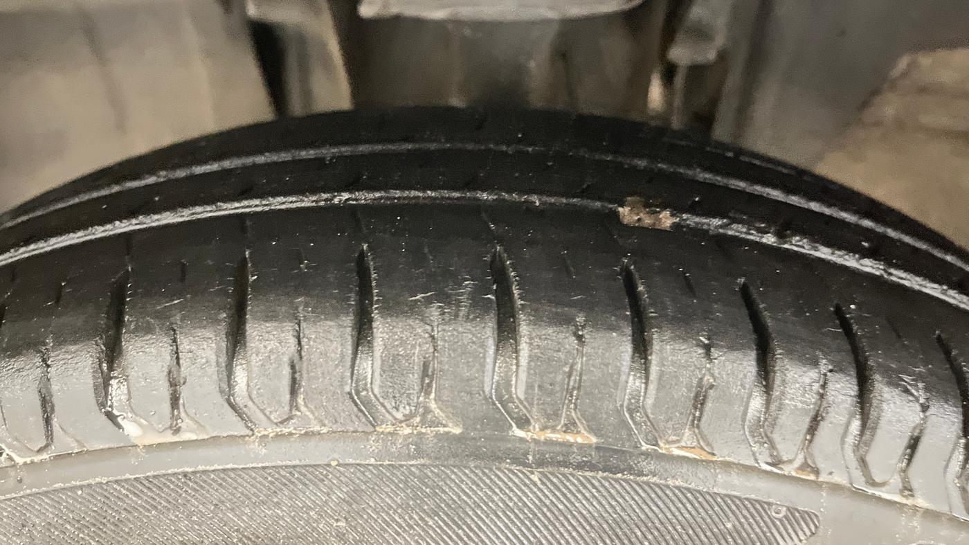 2019 Renault TRIBER RXZ, CNG, Manual, 31,175 km, Left Front Tyre Tread