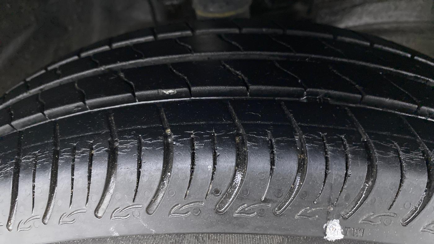 2019 Maruti S PRESSO VXI PLUS, Petrol, Manual, 22,080 km, Right Front Tyre Tread