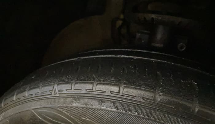 2017 Volkswagen Ameo COMFORTLINE 1.2L, Petrol, Manual, 95,386 km, Right Front Tyre Tread