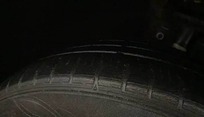 2017 Volkswagen Ameo COMFORTLINE 1.2L, Petrol, Manual, 95,386 km, Left Front Tyre Tread