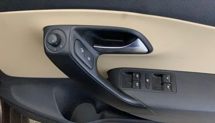 2017 Volkswagen Ameo COMFORTLINE 1.2L, Petrol, Manual, 95,386 km, Driver Side Door Panels Control