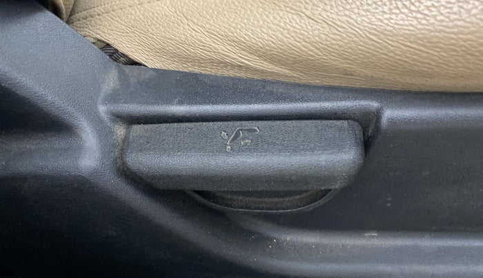 2014 Hyundai i20 SPORTZ 1.4 CRDI, Diesel, Manual, 77,055 km, Driver Side Adjustment Panel