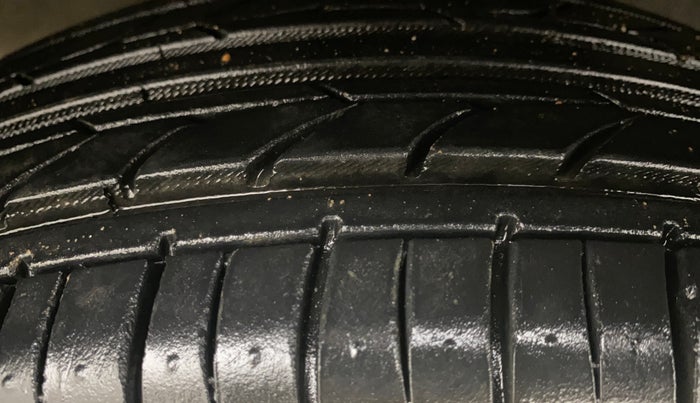 2014 Hyundai i20 SPORTZ 1.4 CRDI, Diesel, Manual, 77,055 km, Left Front Tyre Tread
