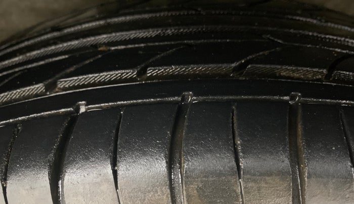 2014 Hyundai i20 SPORTZ 1.4 CRDI, Diesel, Manual, 77,055 km, Right Rear Tyre Tread