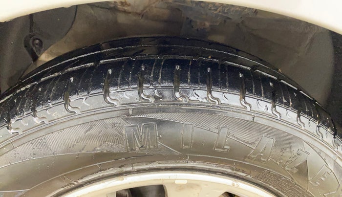 2016 Hyundai Grand i10 ASTA 1.1 CRDI, Diesel, Manual, 1,48,332 km, Left Front Tyre Tread