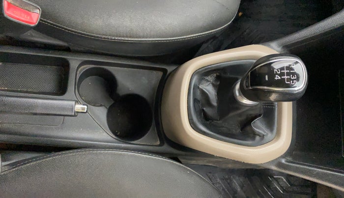 2016 Hyundai Grand i10 ASTA 1.1 CRDI, Diesel, Manual, 1,48,332 km, Gear Lever