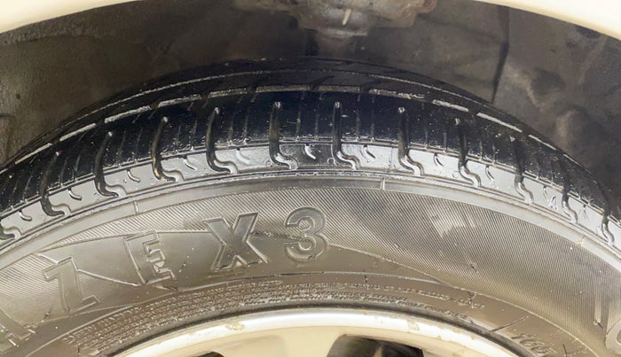 2016 Hyundai Grand i10 ASTA 1.1 CRDI, Diesel, Manual, 1,48,332 km, Right Front Tyre Tread
