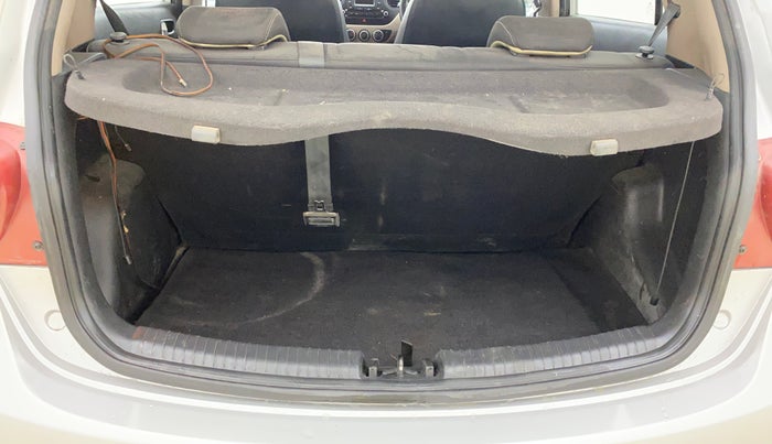 2016 Hyundai Grand i10 ASTA 1.1 CRDI, Diesel, Manual, 1,48,332 km, Boot Inside