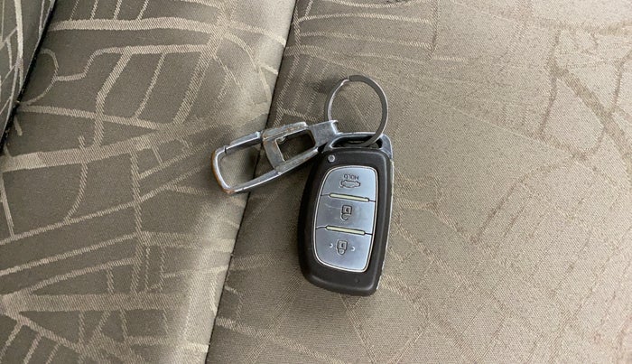 2016 Hyundai Grand i10 ASTA 1.1 CRDI, Diesel, Manual, 1,48,332 km, Key Close Up