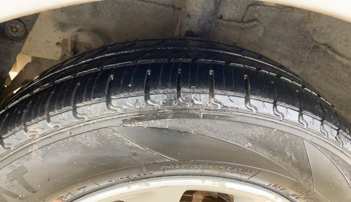 2016 Hyundai Grand i10 ASTA 1.1 CRDI, Diesel, Manual, 1,48,332 km, Right Rear Tyre Tread