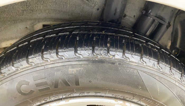 2016 Hyundai Grand i10 ASTA 1.1 CRDI, Diesel, Manual, 1,48,332 km, Left Rear Tyre Tread