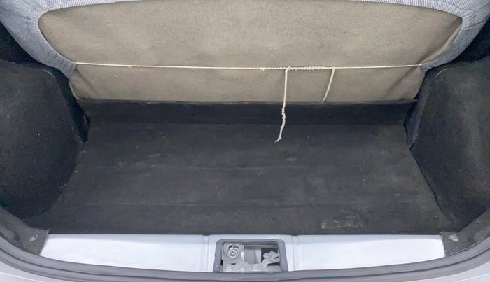 2015 Toyota Etios Liva G, Petrol, Manual, 1,22,598 km, Boot Inside View