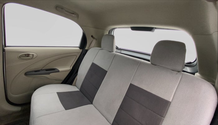 2015 Toyota Etios Liva G, Petrol, Manual, 1,22,598 km, Right Side Door Cabin View