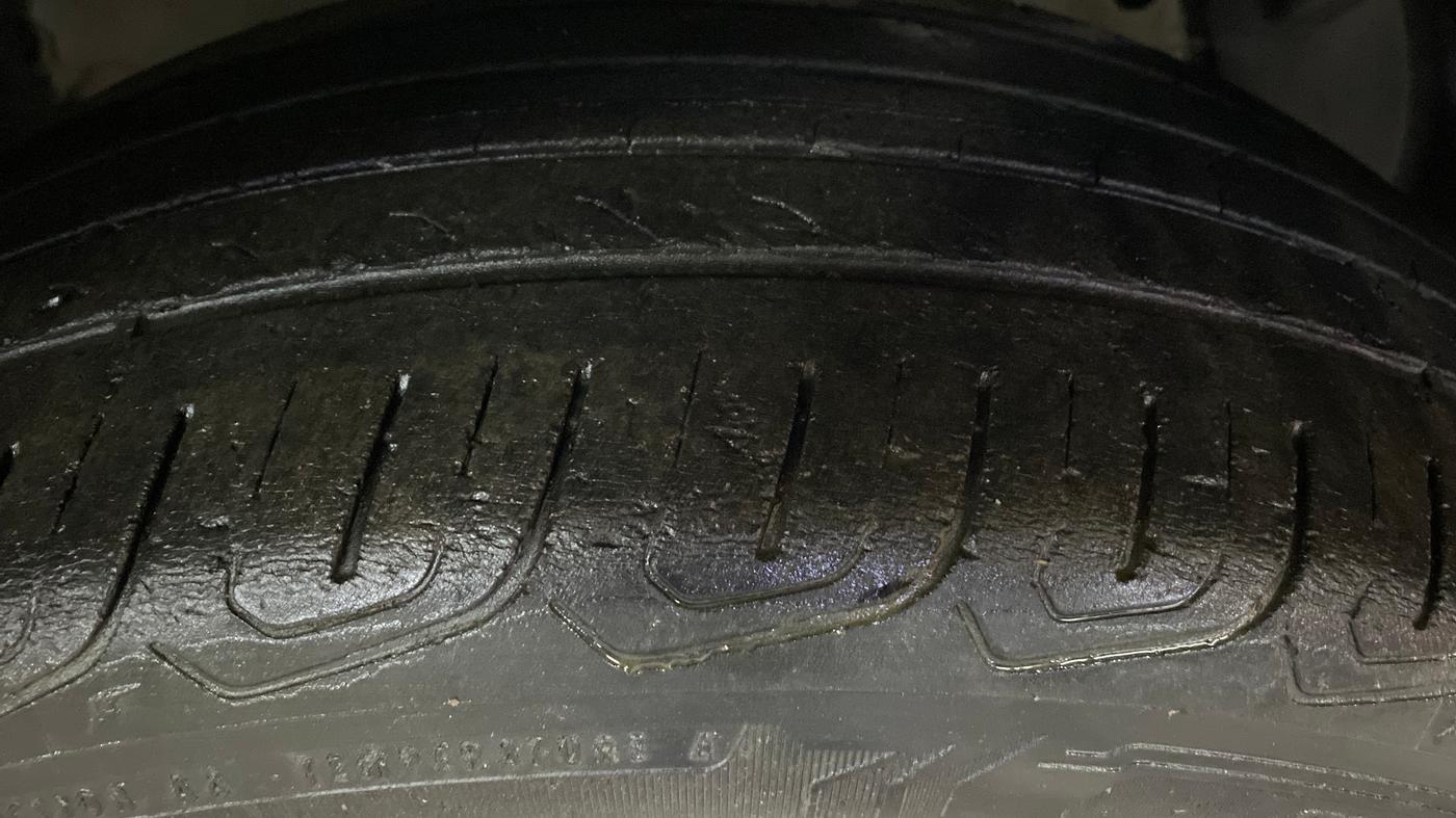 2017 Ford Ecosport TITANIUM 1.5L DIESEL, Diesel, Manual, 1,08,016 km, Right Front Tyre Tread