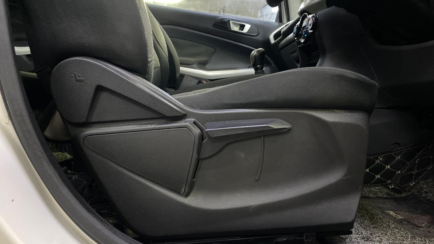 2017 Ford Ecosport TITANIUM 1.5L DIESEL, Diesel, Manual, 1,08,016 km, Driver Side Adjustment Panel