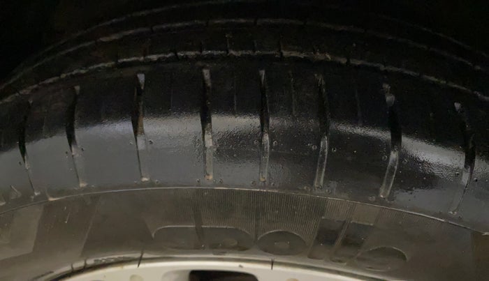 2021 Maruti Swift ZXI, Petrol, Manual, 30,386 km, Left Front Tyre Tread