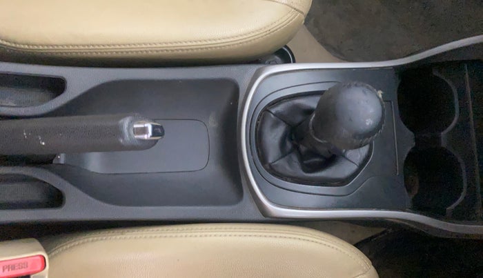 2017 Honda City 1.5L I-DTEC VX, Diesel, Manual, 1,20,013 km, Gear Lever