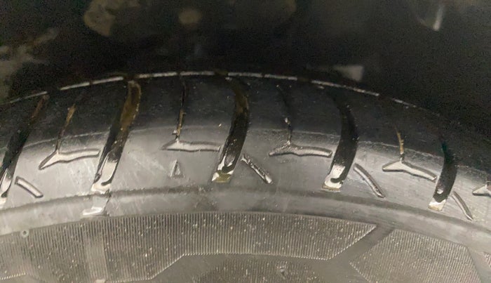 2017 Honda City 1.5L I-DTEC VX, Diesel, Manual, 1,20,013 km, Right Front Tyre Tread
