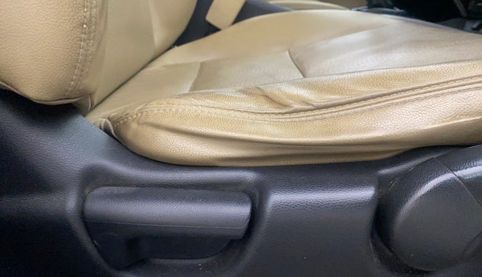 2017 Honda City 1.5L I-DTEC VX, Diesel, Manual, 1,20,013 km, Driver Side Adjustment Panel