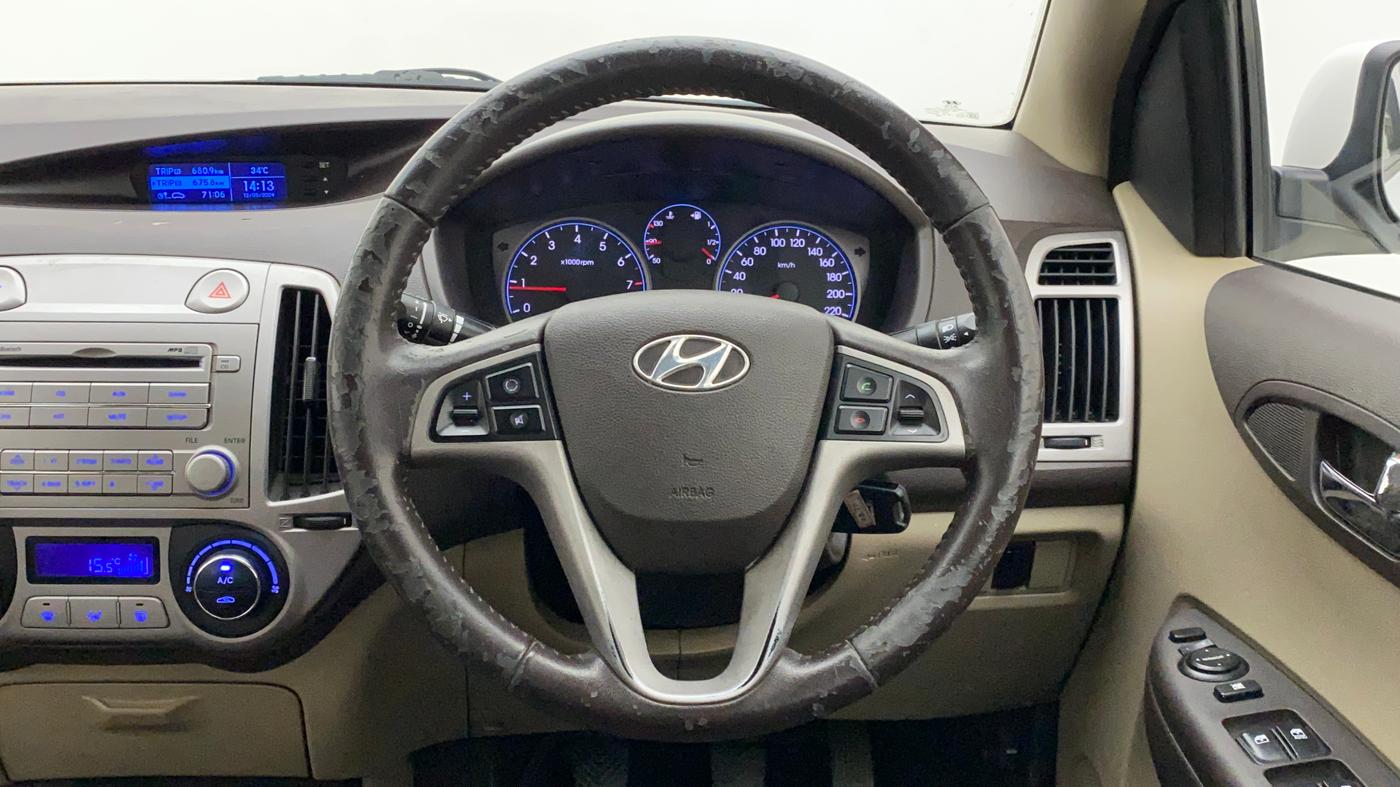 2011 Hyundai i20 SPORTZ (O) 1.2, Petrol, Manual, 75,189 km, Steering Wheel Close Up