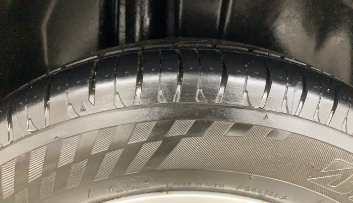 2018 Maruti Ciaz ZETA 1.4  MT PETROL, Petrol, Manual, 33,469 km, Right Rear Tyre Tread