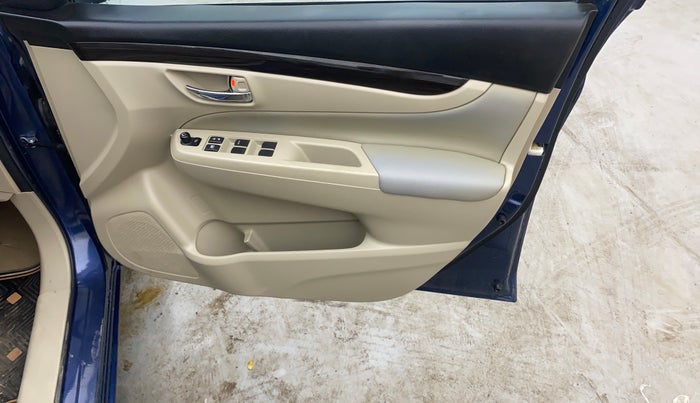 2018 Maruti Ciaz ZETA 1.4  MT PETROL, Petrol, Manual, 33,469 km, Driver Side Door Panels Control