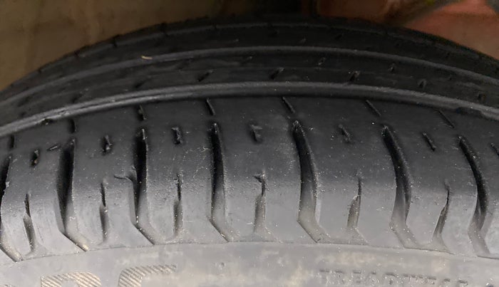2020 Maruti Swift VXI, Petrol, Manual, 30,992 km, Right Front Tyre Tread