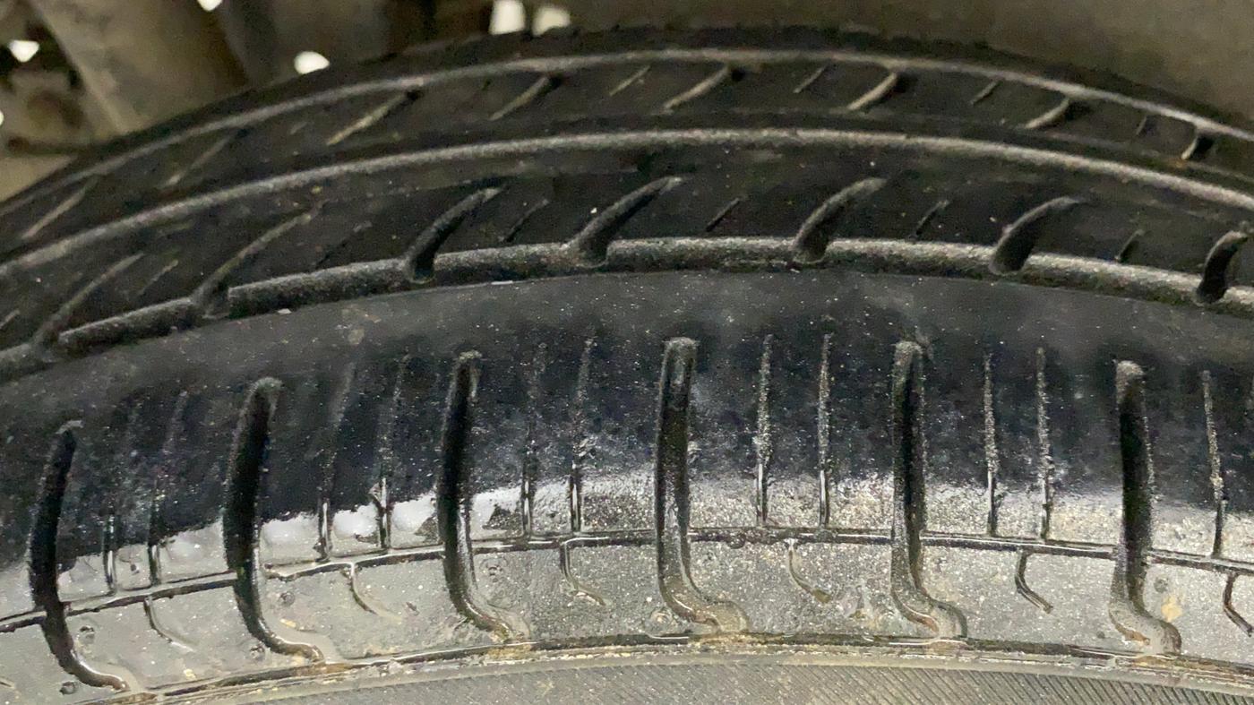 2012 Maruti Wagon R 1.0 LXI CNG, CNG, Manual, 96,652 km, Right Rear Tyre Tread